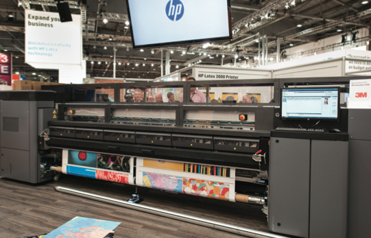 This HP Latex 3000 uses the latest generation of latex inks, which cure at a lower temperature.