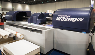 Screen's new W3200UV is a mid-range flatbed targeted firmly at production environments.