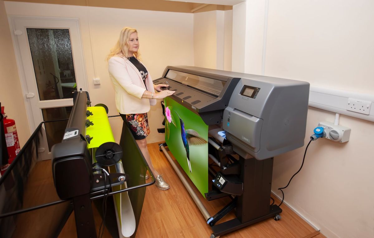 Dezines launches wallcoverings company with HP Latex 335 printer