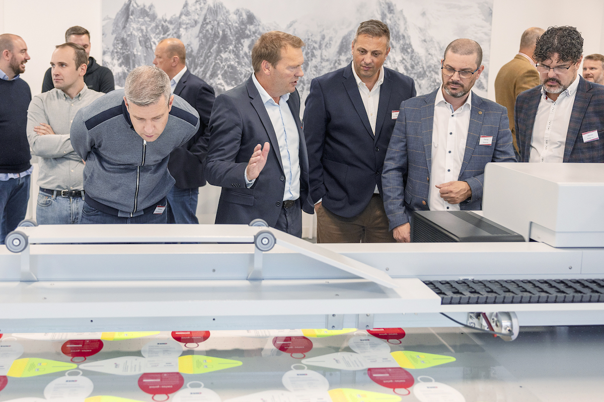 Suppliers come together for large-format showcase