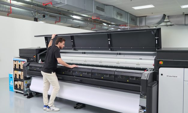 HP adds two new printers to Latex range