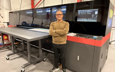 John E Wright installs an EFI VUTEk M3h from CMYUK